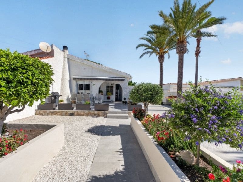 3 slaapkamer Villa te koop in Torrevieja - € 379.000 (Ref: 10052483)