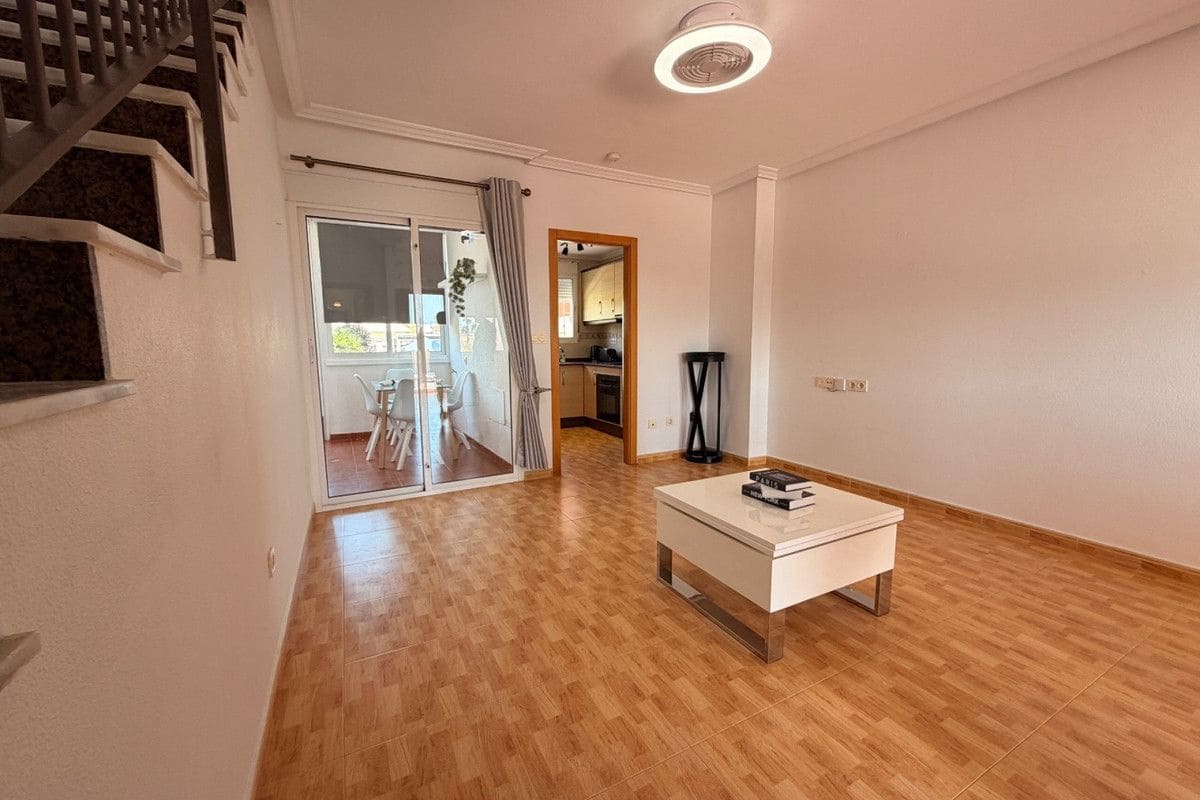 3 soveværelse Byhus til salg i Dona Pepa med swimmingpool - € 239.995 (Ref: 10052565)