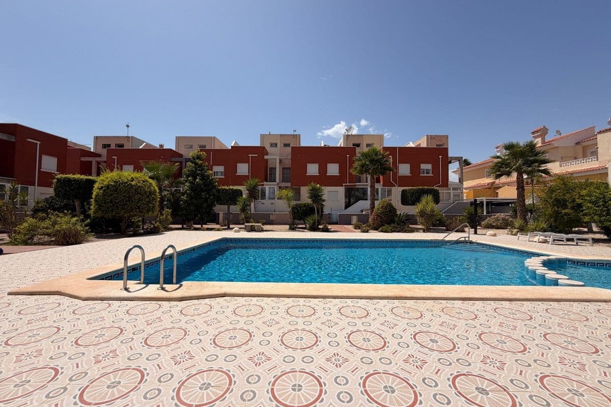 3 soveværelse Byhus til salg i Dona Pepa med swimmingpool - € 239.995 (Ref: 10052565)