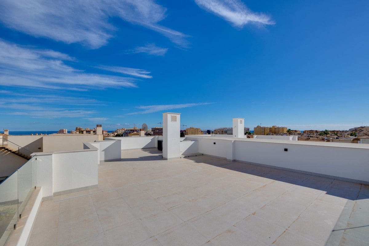 4 slaapkamer Villa te koop in Torrevieja met zwembad - € 780.000 (Ref: 10053047)