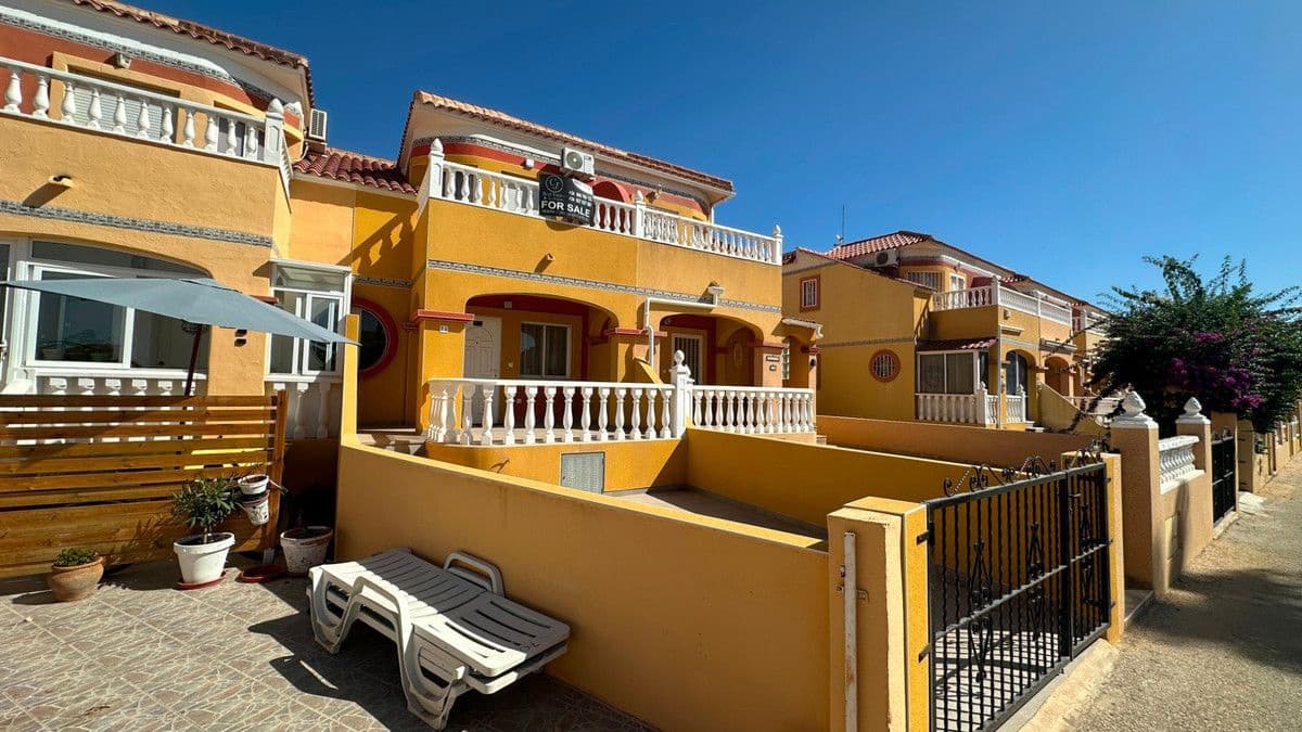 Adosado de 2 habitaciones en Orihuela Costa en venta con piscina - 255.000 € (Ref: 10053253)