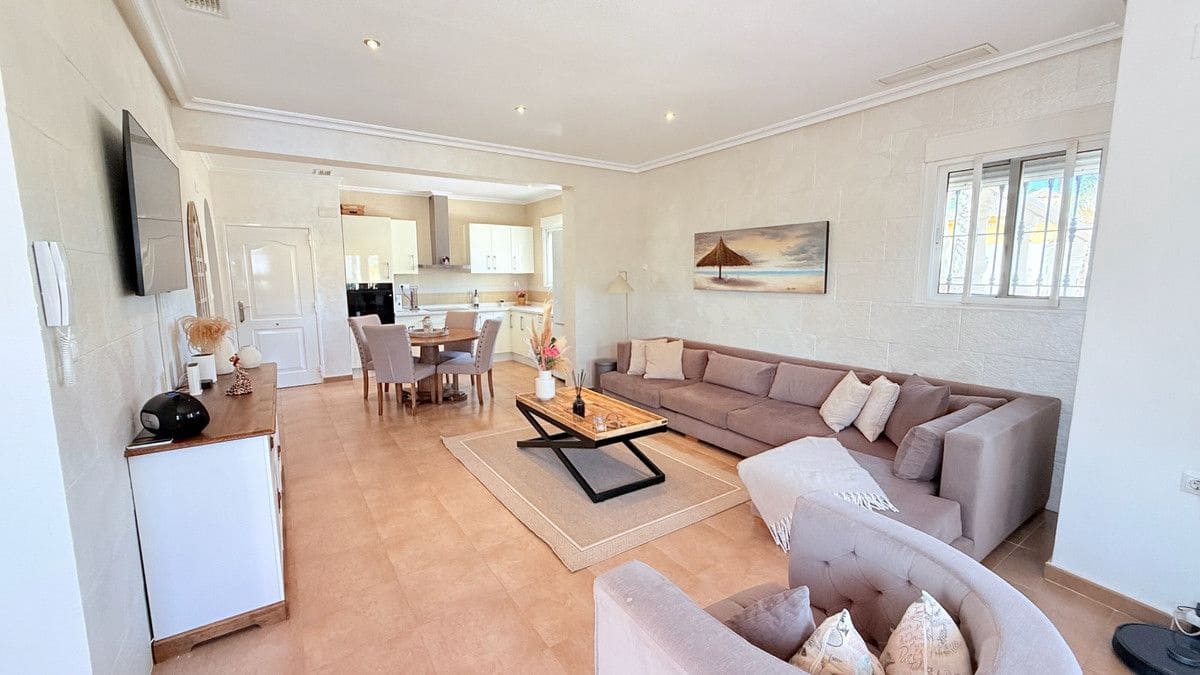3 bedroom Villa for sale in Catral with pool - € 430,000 (Ref: 10053256)