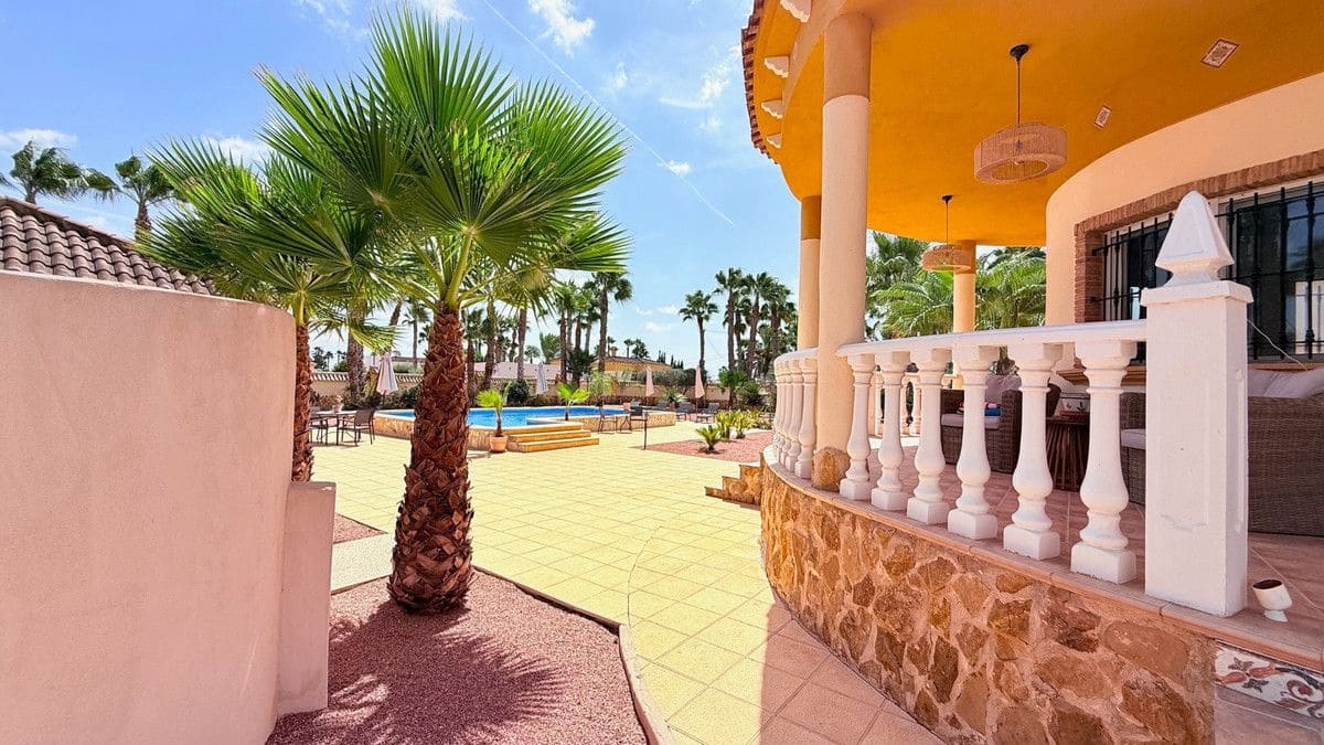 3 bedroom Villa for sale in Catral with pool - € 430,000 (Ref: 10053256)
