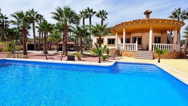 Chalet de 3 habitaciones en Catral en venta con piscina - 430.000 € (Ref: 10053256)