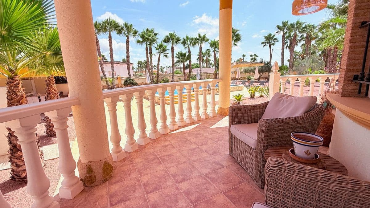 3 bedroom Villa for sale in Catral with pool - € 430,000 (Ref: 10053256)