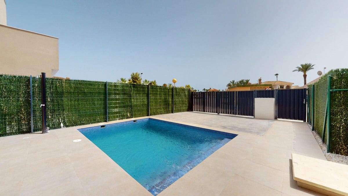 3 soverom Villa til salgs i Estrella de Mar med svømmebasseng - € 390 000 (Ref: 10053312)