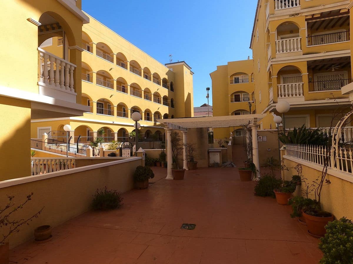 2 bedroom Apartment for sale in Algorfa - € 142,000 (Ref: 10053316)