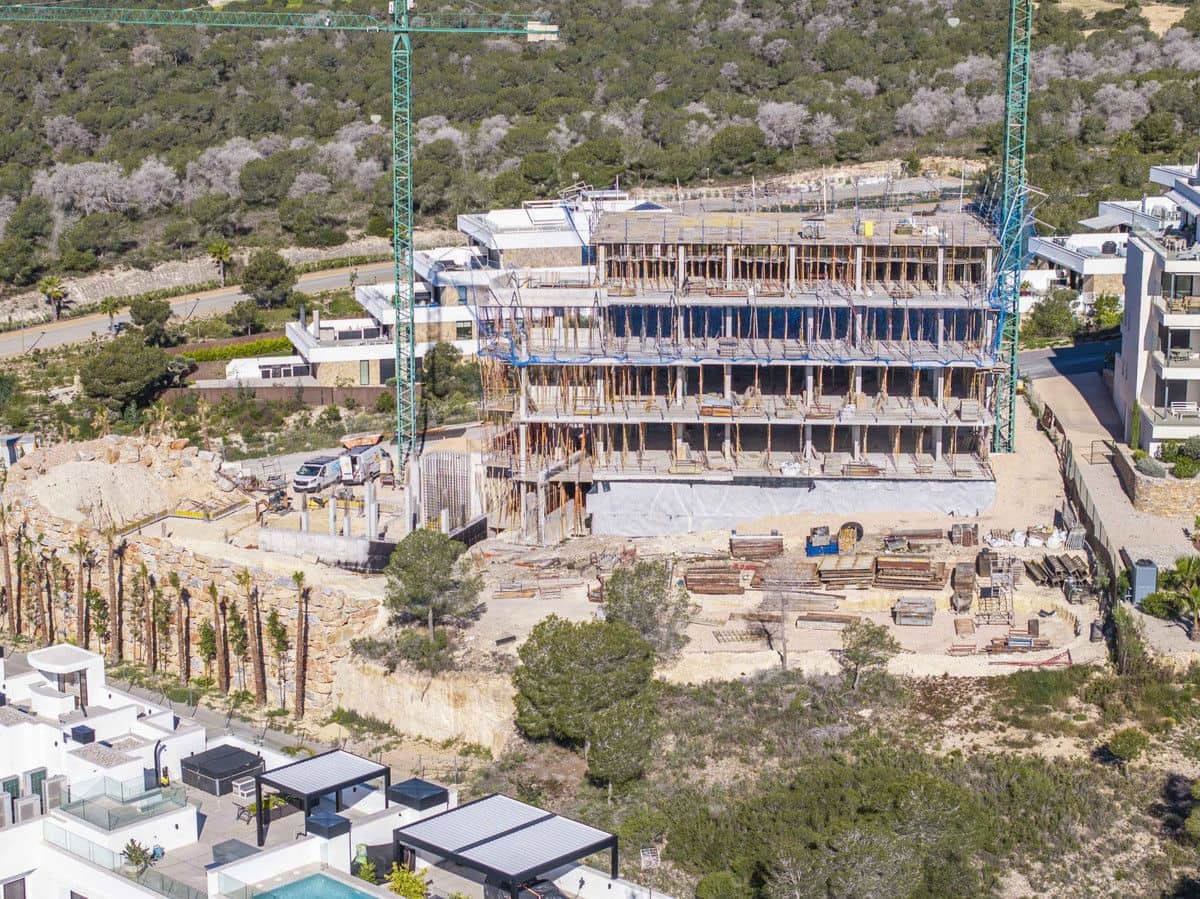 Apartamento de 3 habitaciones en Las Colinas Golf en venta con piscina - 650.000 € (Ref: 10053485)