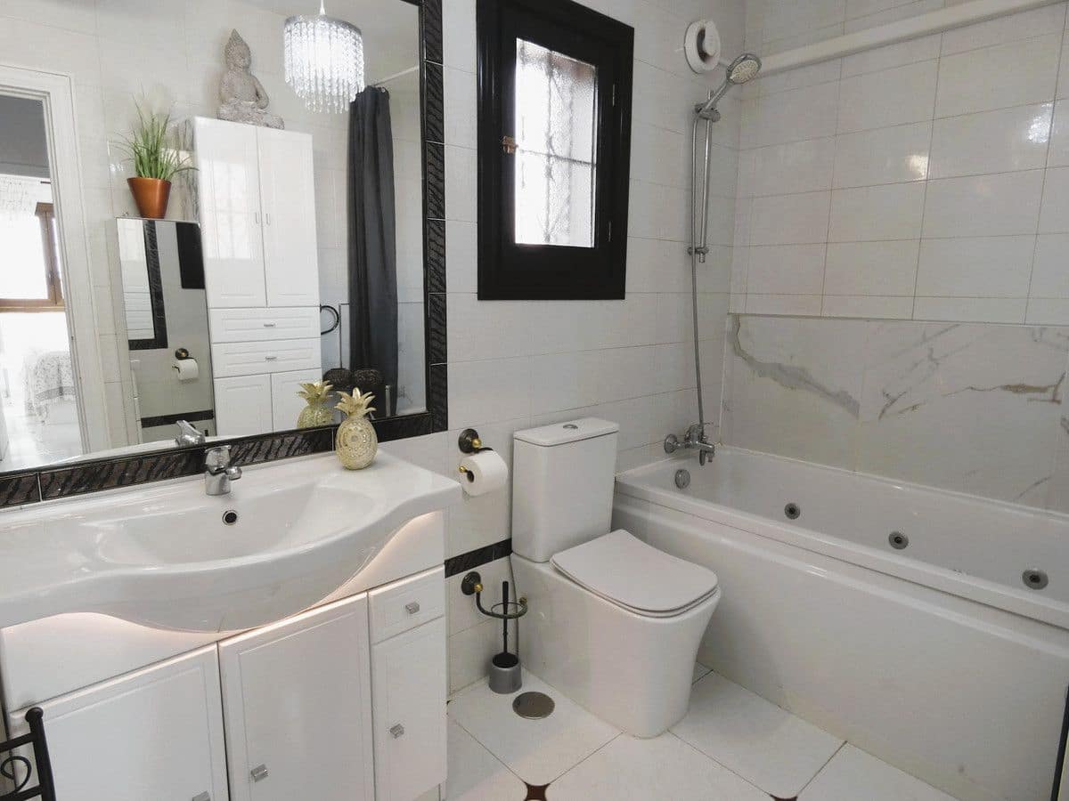 3 bedroom Villa for sale in Cabo Roig with pool - € 320,000 (Ref: 10053512)