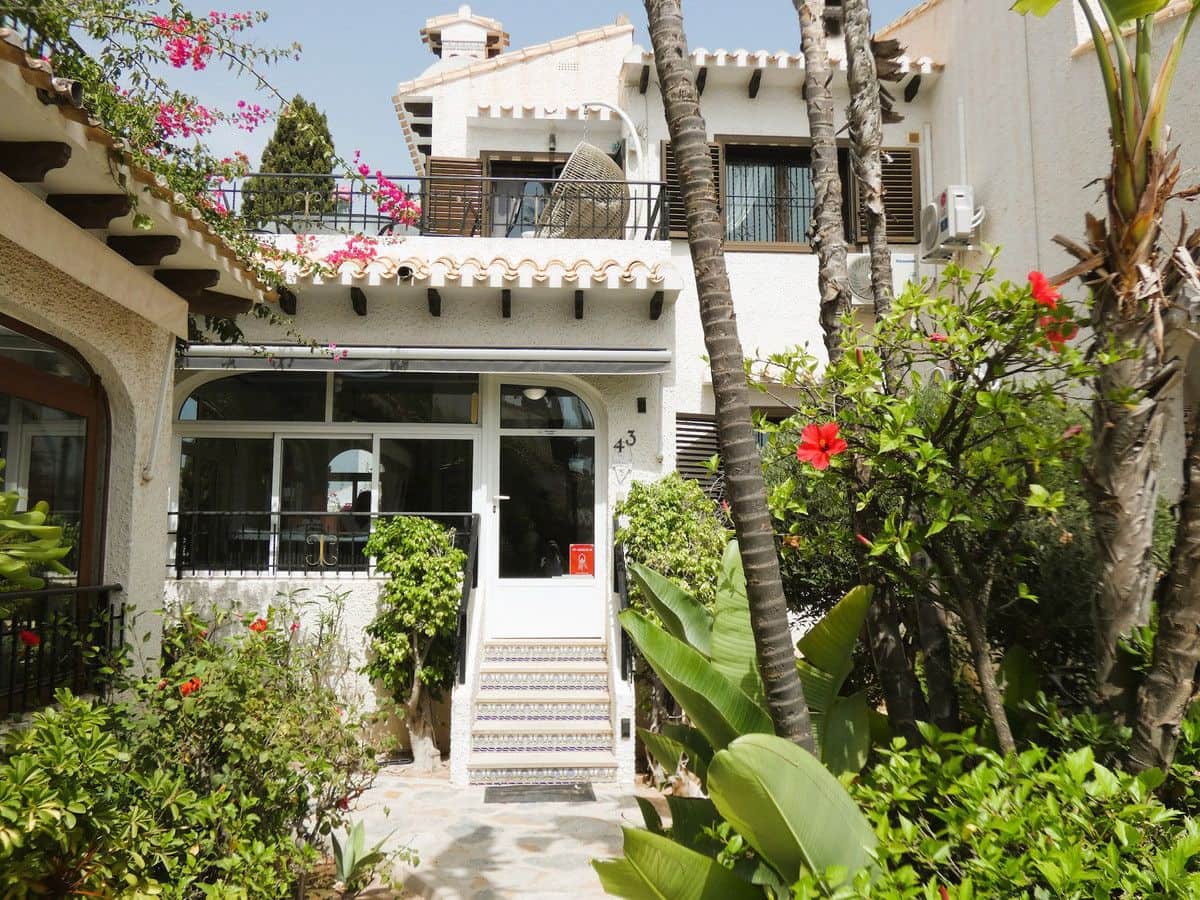 3 bedroom Villa for sale in Cabo Roig with pool - € 320,000 (Ref: 10053512)
