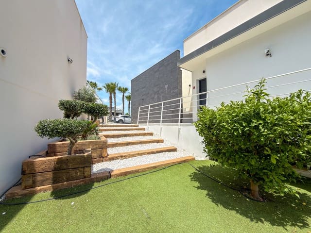 5 quarto Moradia para venda em San Miguel de Salinas com piscina - 649 000 € (Ref: 10053565)