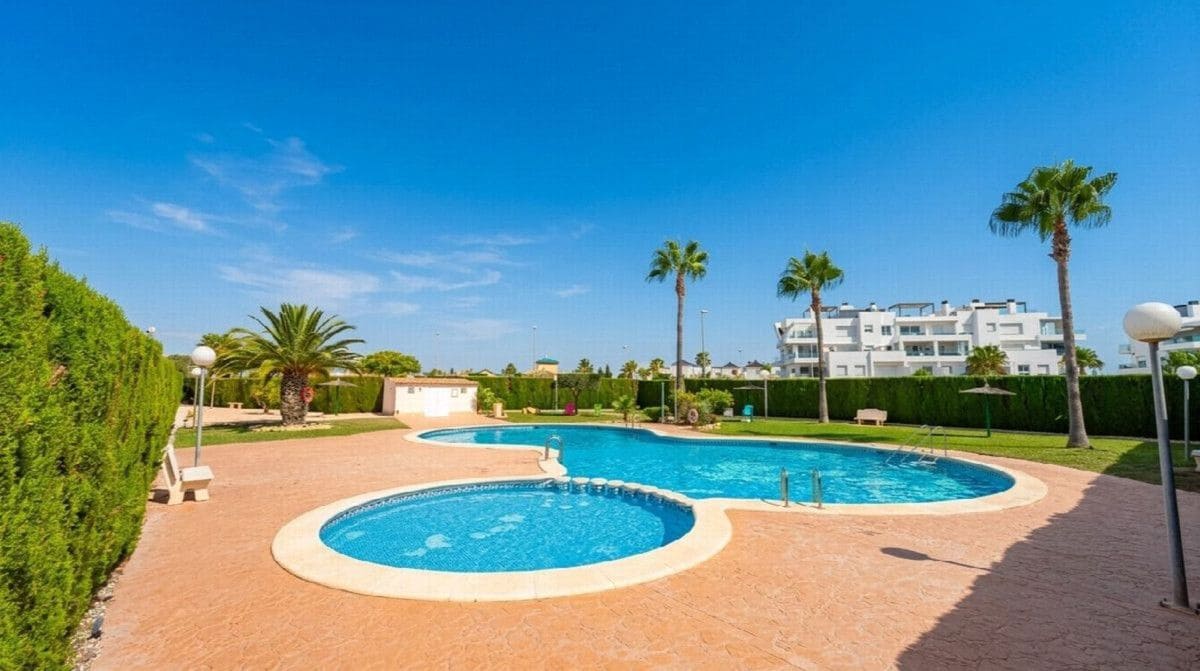 2 sovrum Lägenhet till salu i Orihuela Costa med pool - 153 000 € (Ref: 10053586)