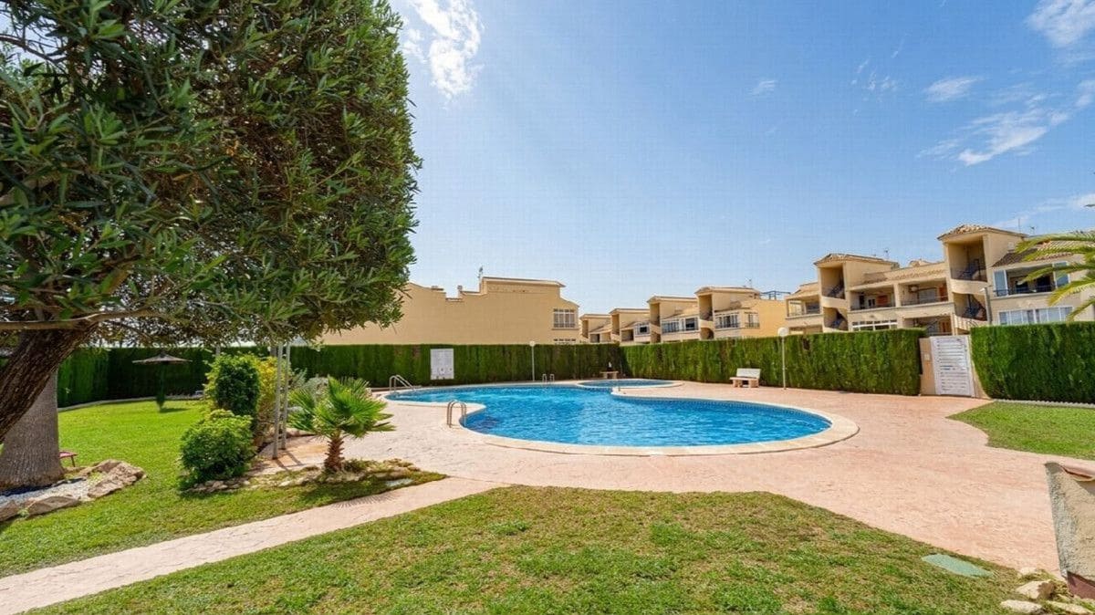 2 sovrum Lägenhet till salu i Orihuela Costa med pool - 153 000 € (Ref: 10053586)