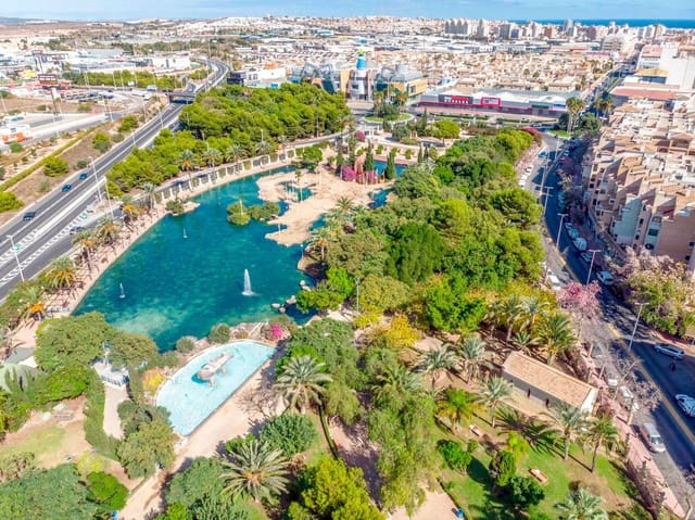 2 quarto Apartamento para venda em Puerto Deportivo, Torrevieja - 150 000 € (Ref: 10053699)