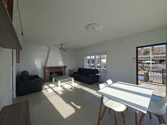 Pareado de 3 habitaciones en Los Europeos, Torrevieja en venta - 765.000 € (Ref: 10053702)