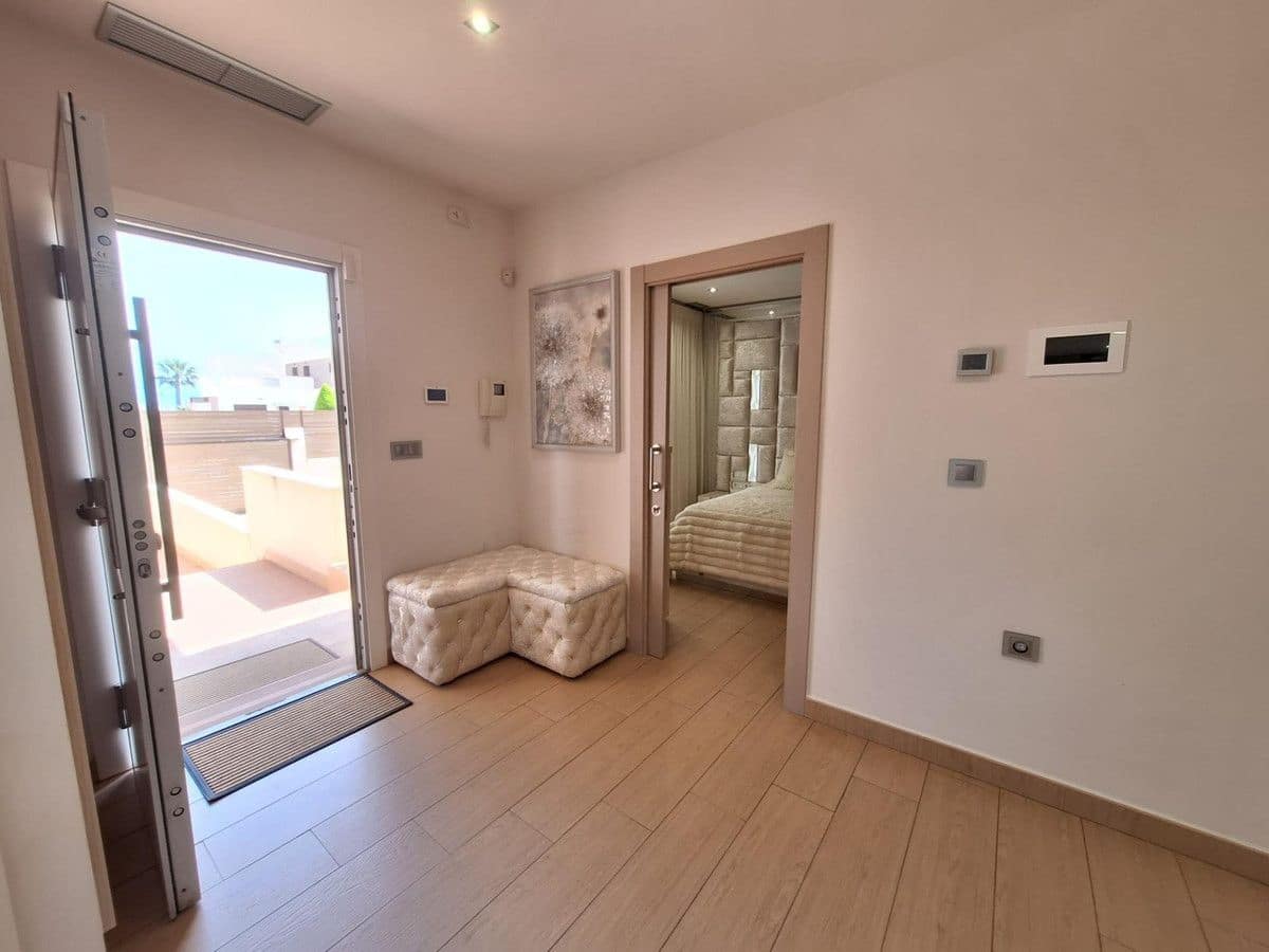 2 sypialnia Willa na sprzedaż w Torrevieja - 850 000 € (Ref: 10053715)