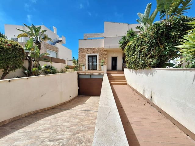 2 Zimmer Villa zu verkaufen in Puerto Deportivo, Torrevieja - 850.000 € (Ref: 10053715)