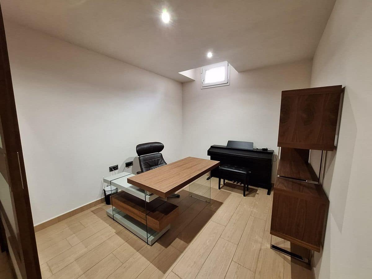 2 sypialnia Willa na sprzedaż w Torrevieja - 850 000 € (Ref: 10053715)