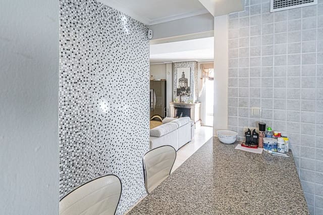 5 quarto Moradia para venda em Puerto Deportivo, Torrevieja - 1 170 000 € (Ref: 10053732)