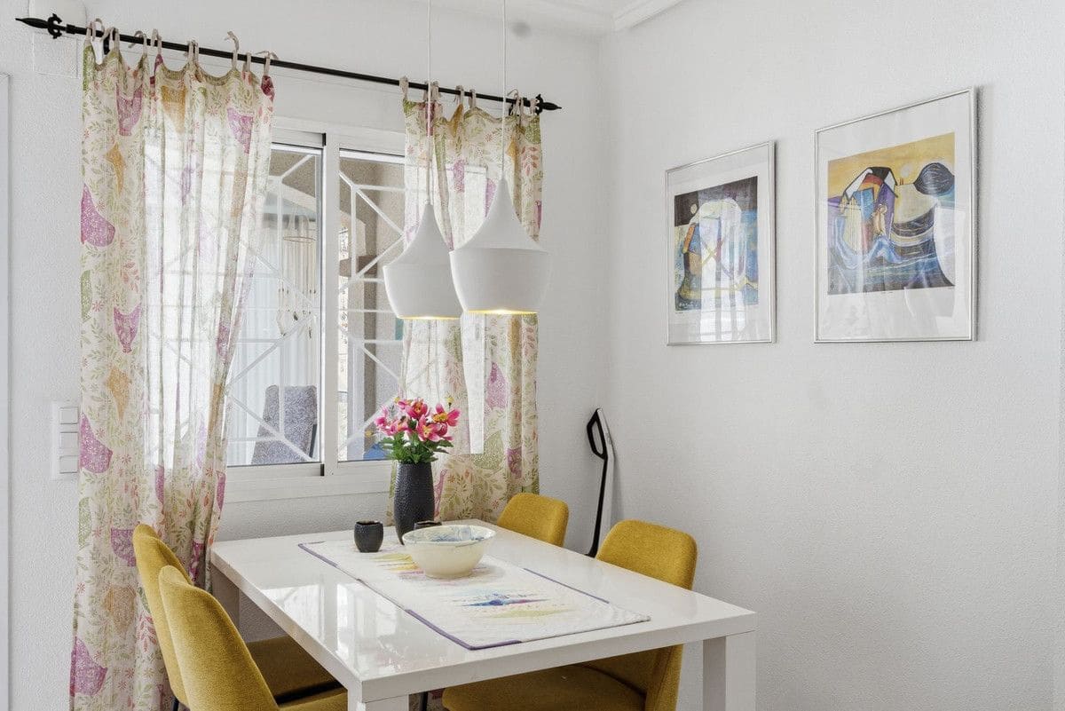 2 soverom Leilighet til salgs i Torrevieja med svømmebasseng - € 195 000 (Ref: 10053738)