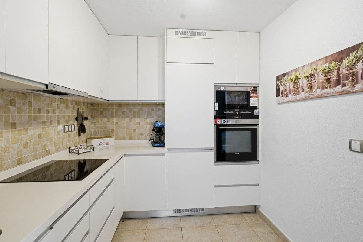 2 soverom Leilighet til salgs i Torrevieja med svømmebasseng - € 195 000 (Ref: 10053738)