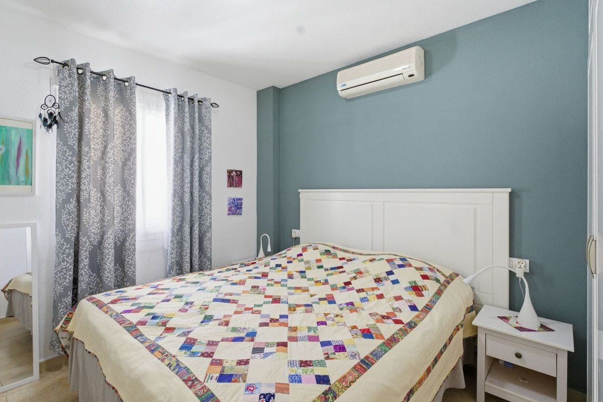 2 soverom Leilighet til salgs i Torrevieja med svømmebasseng - € 195 000 (Ref: 10053738)