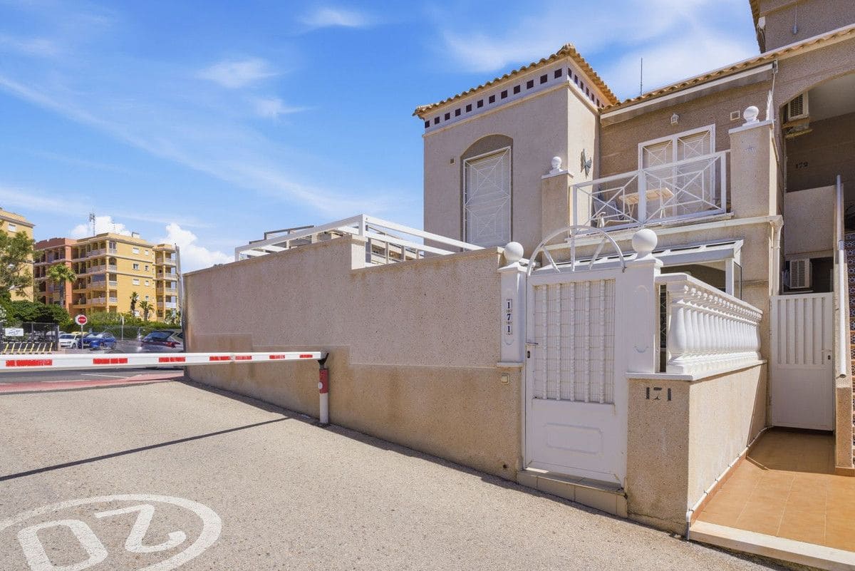 2 soverom Leilighet til salgs i Torrevieja med svømmebasseng - € 195 000 (Ref: 10053738)