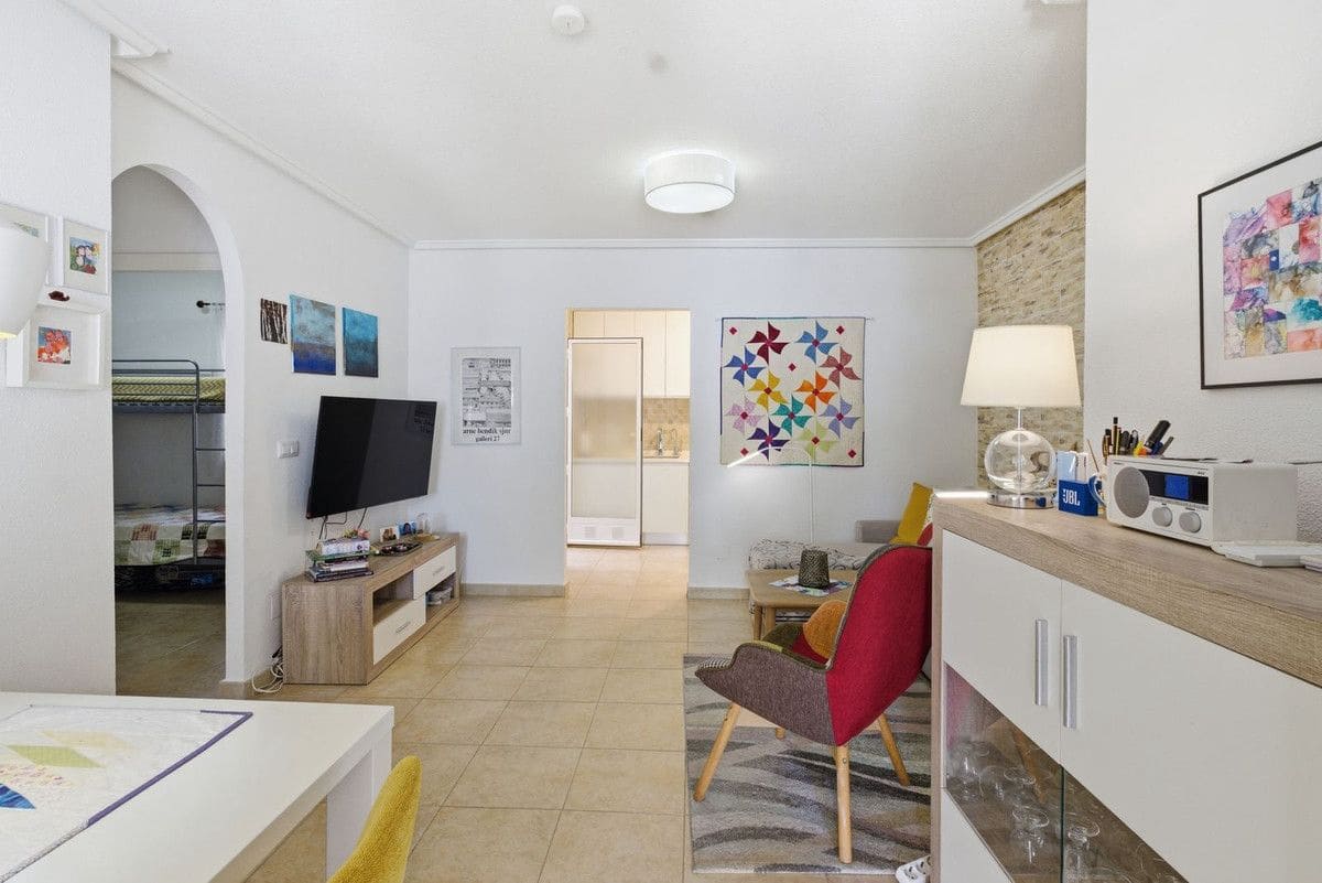 2 soverom Leilighet til salgs i Torrevieja med svømmebasseng - € 195 000 (Ref: 10053738)