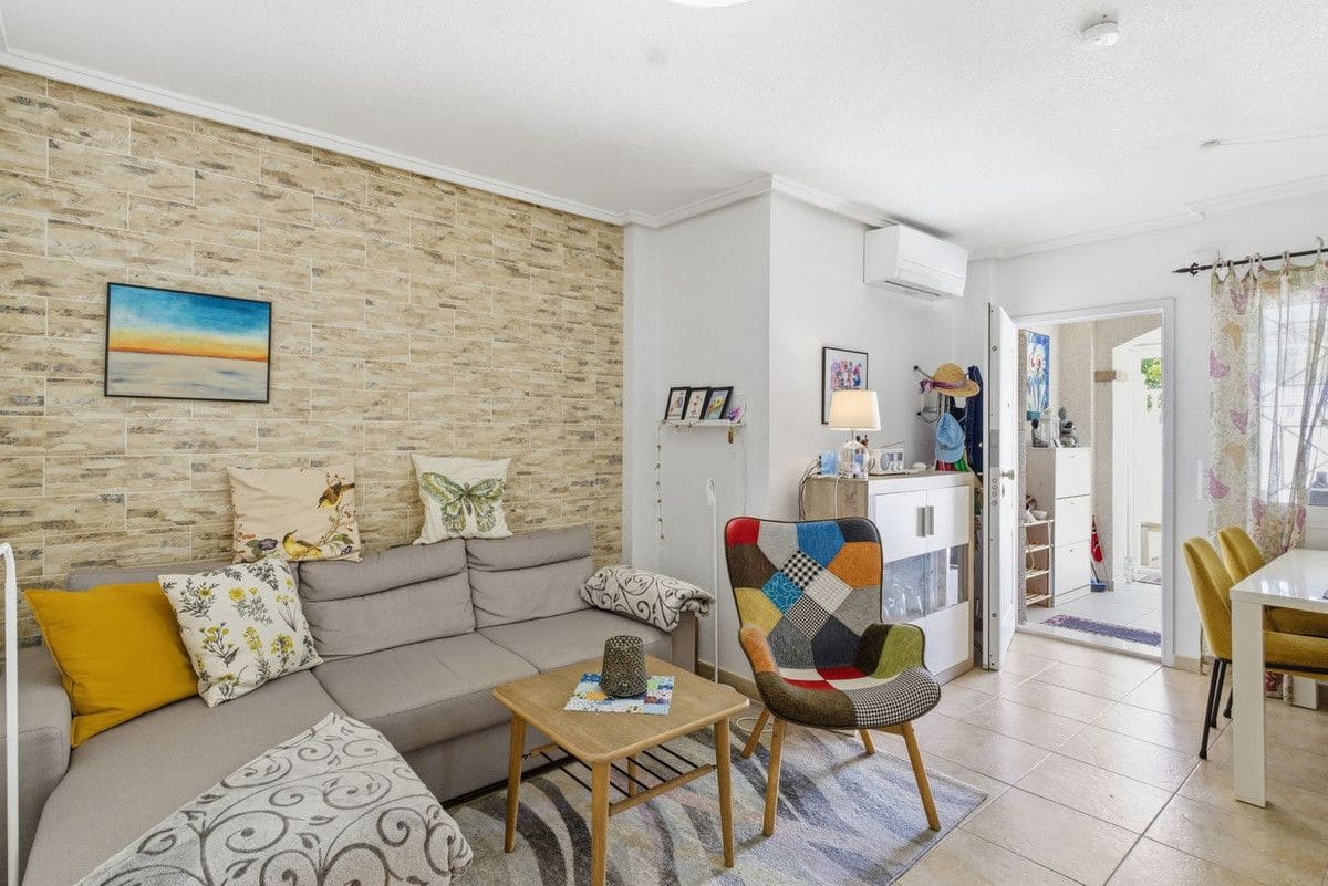 2 soverom Leilighet til salgs i Torrevieja med svømmebasseng - € 195 000 (Ref: 10053738)