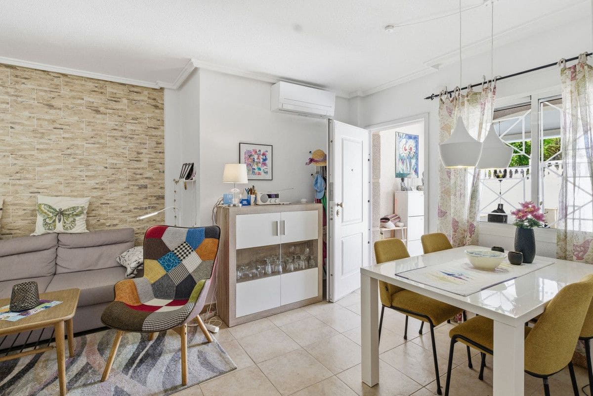 2 soverom Leilighet til salgs i Torrevieja med svømmebasseng - € 195 000 (Ref: 10053738)