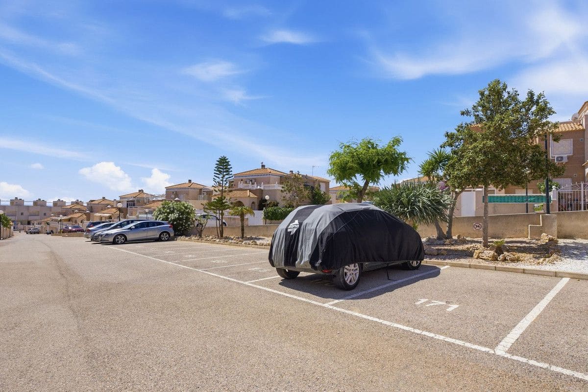 2 soverom Leilighet til salgs i Torrevieja med svømmebasseng - € 195 000 (Ref: 10053738)