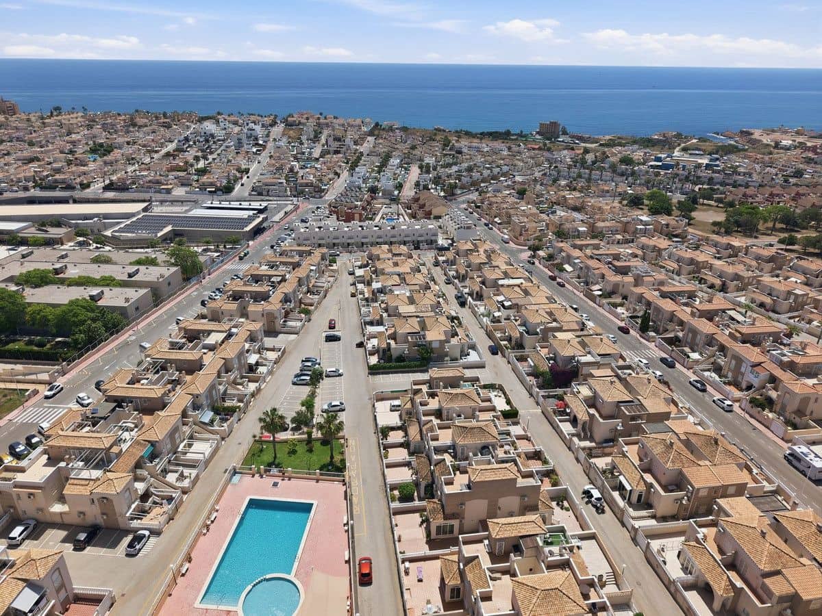 2 soverom Leilighet til salgs i Torrevieja med svømmebasseng - € 195 000 (Ref: 10053738)