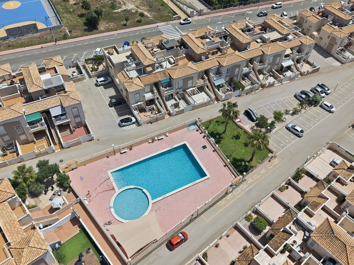 2 soverom Leilighet til salgs i Torrevieja med svømmebasseng - € 195 000 (Ref: 10053738)