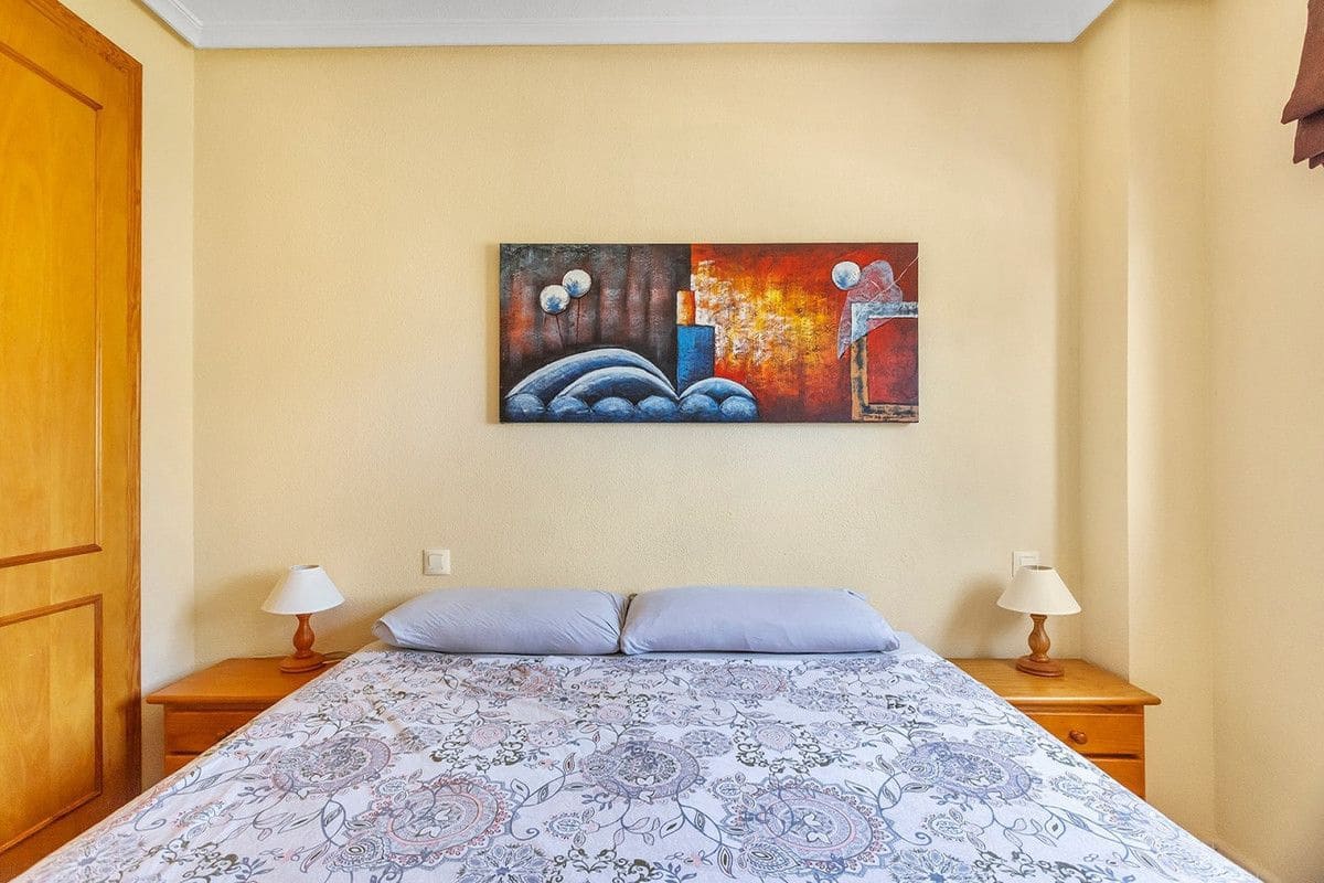Apartamento de 2 habitaciones en Torrevieja en venta - 230.000 € (Ref: 10053817)