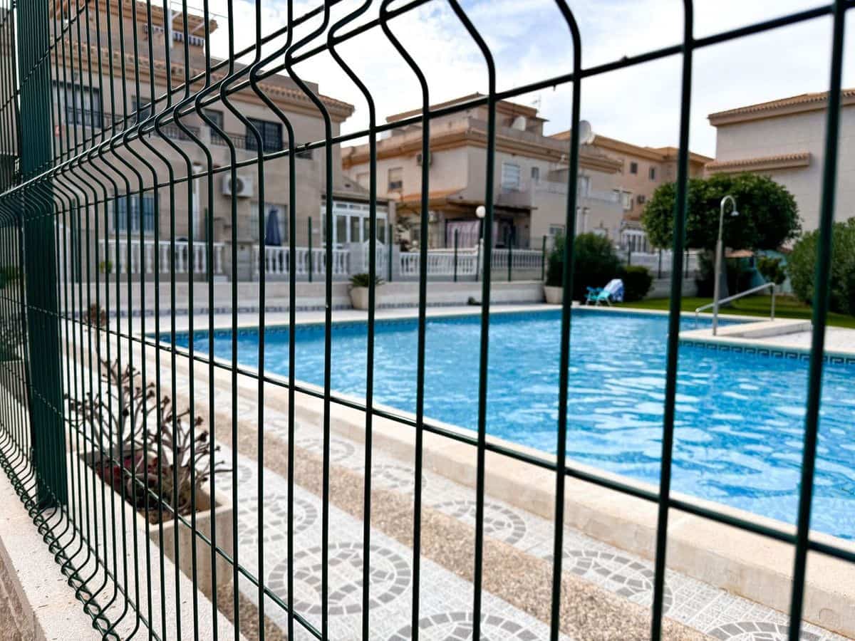 4 soverom Leilighet til salgs i La Zenia med svømmebasseng - € 240 000 (Ref: 10054208)