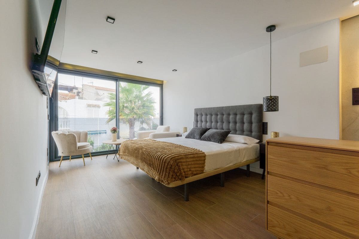 3 sovrum Villa till salu i Torrevieja med pool - 539 000 € (Ref: 10054210)