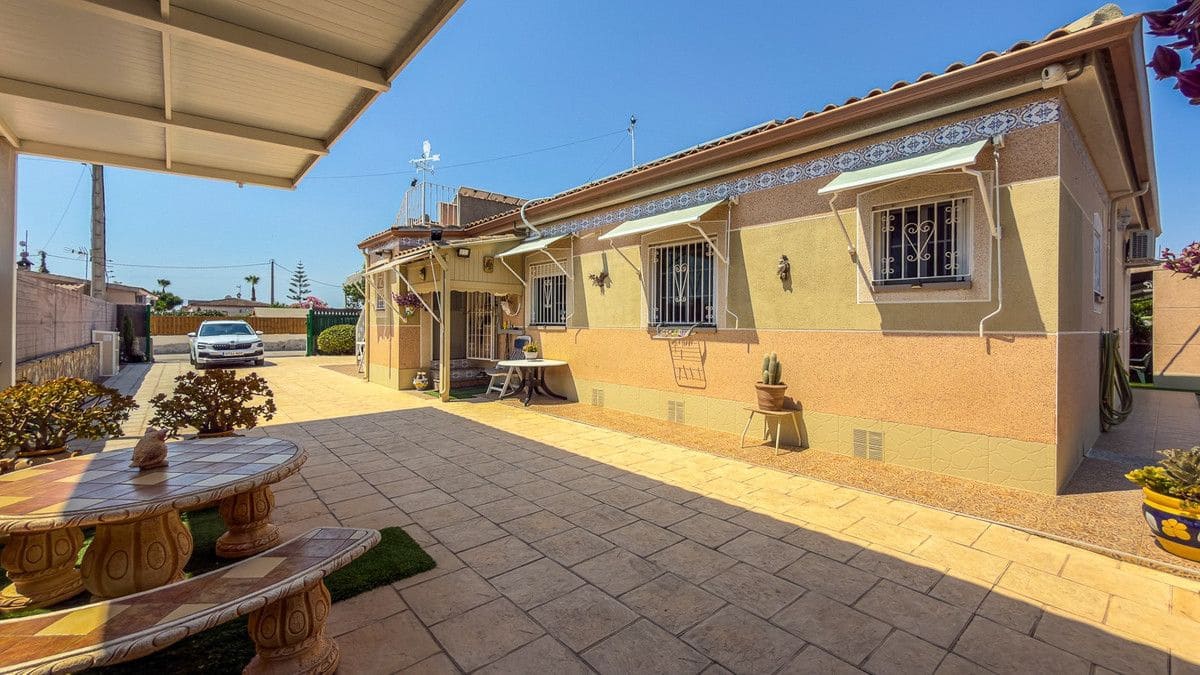 Chalet de 3 habitaciones en Catral en venta con piscina - 499.500 € (Ref: 10054233)