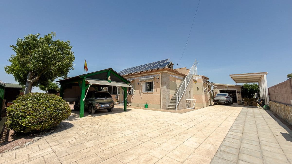 Chalet de 3 habitaciones en Catral en venta con piscina - 499.500 € (Ref: 10054233)