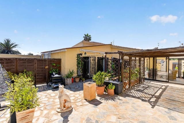 3 Zimmer Villa zu verkaufen in Puerto Deportivo, Torrevieja mit Pool - 476.000 € (Ref: 10058557)