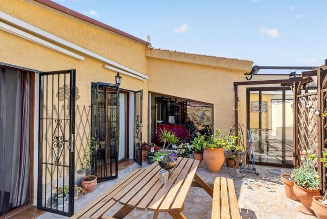 3 Zimmer Villa zu verkaufen in Puerto Deportivo, Torrevieja mit Pool - 476.000 € (Ref: 10058557)