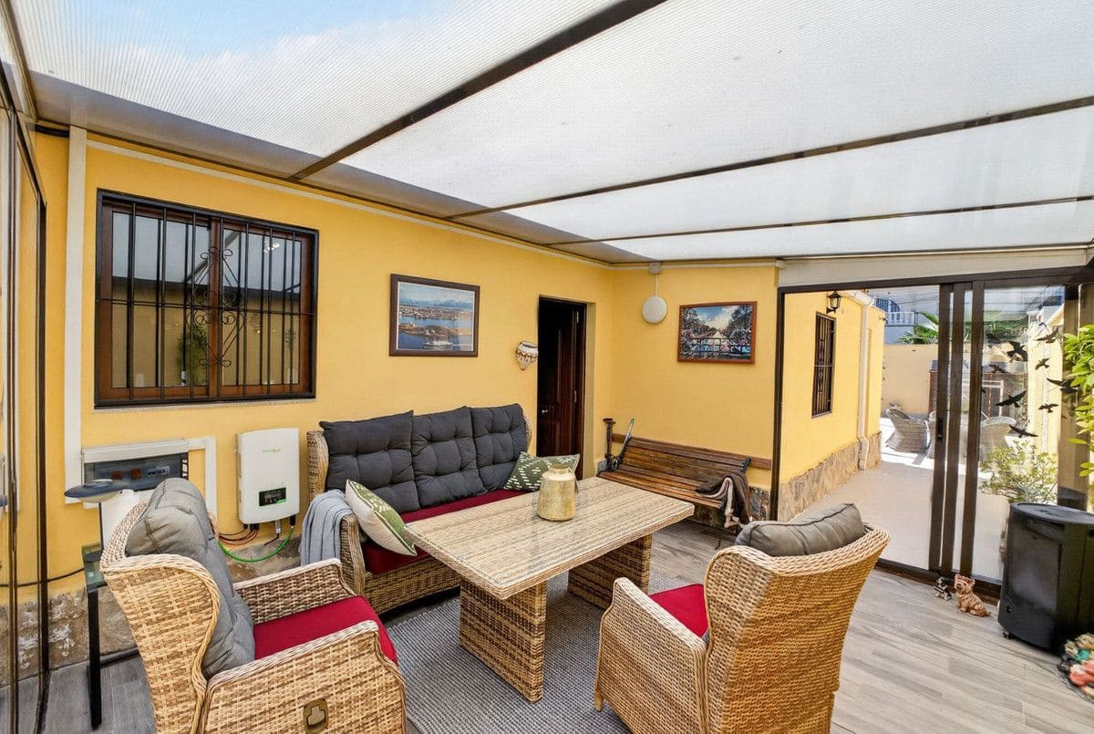 3 Zimmer Villa zu verkaufen in Torrevieja mit Pool - 476.000 € (Ref: 10058557)