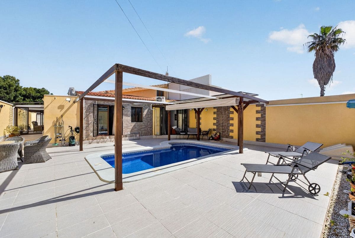 3 Zimmer Villa zu verkaufen in Torrevieja mit Pool - 476.000 € (Ref: 10058557)