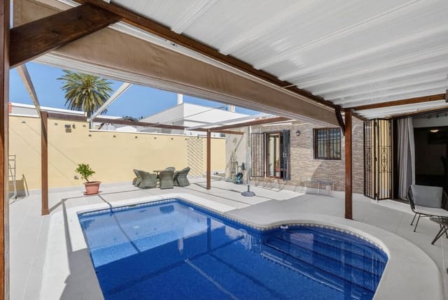 3 Zimmer Villa zu verkaufen in Puerto Deportivo, Torrevieja mit Pool - 476.000 € (Ref: 10058557)