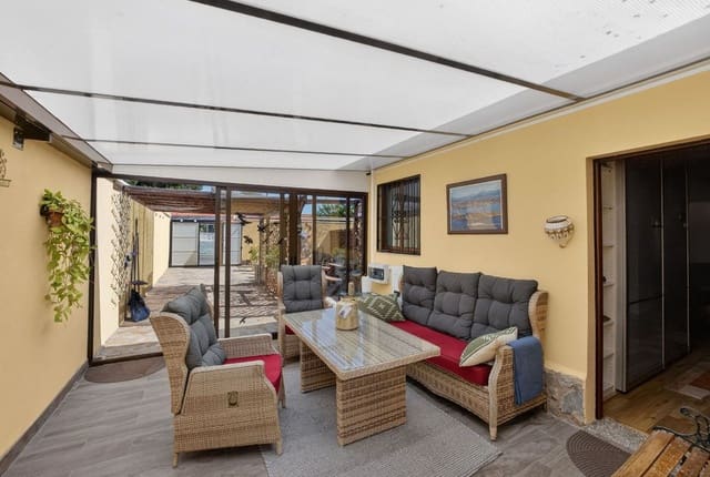 3 Zimmer Villa zu verkaufen in Puerto Deportivo, Torrevieja mit Pool - 476.000 € (Ref: 10058557)