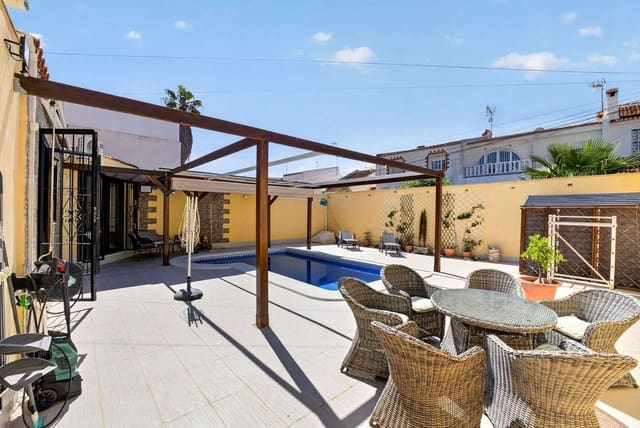 3 Zimmer Villa zu verkaufen in Puerto Deportivo, Torrevieja mit Pool - 476.000 € (Ref: 10058557)
