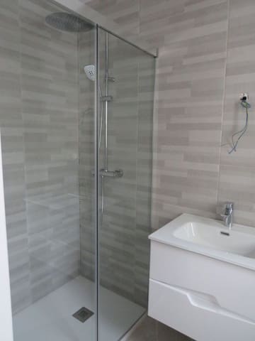 2 bedroom Apartment for sale in Zona Puerto Deportivo, Fuengirola - € 370,000 (Ref: 10058653)