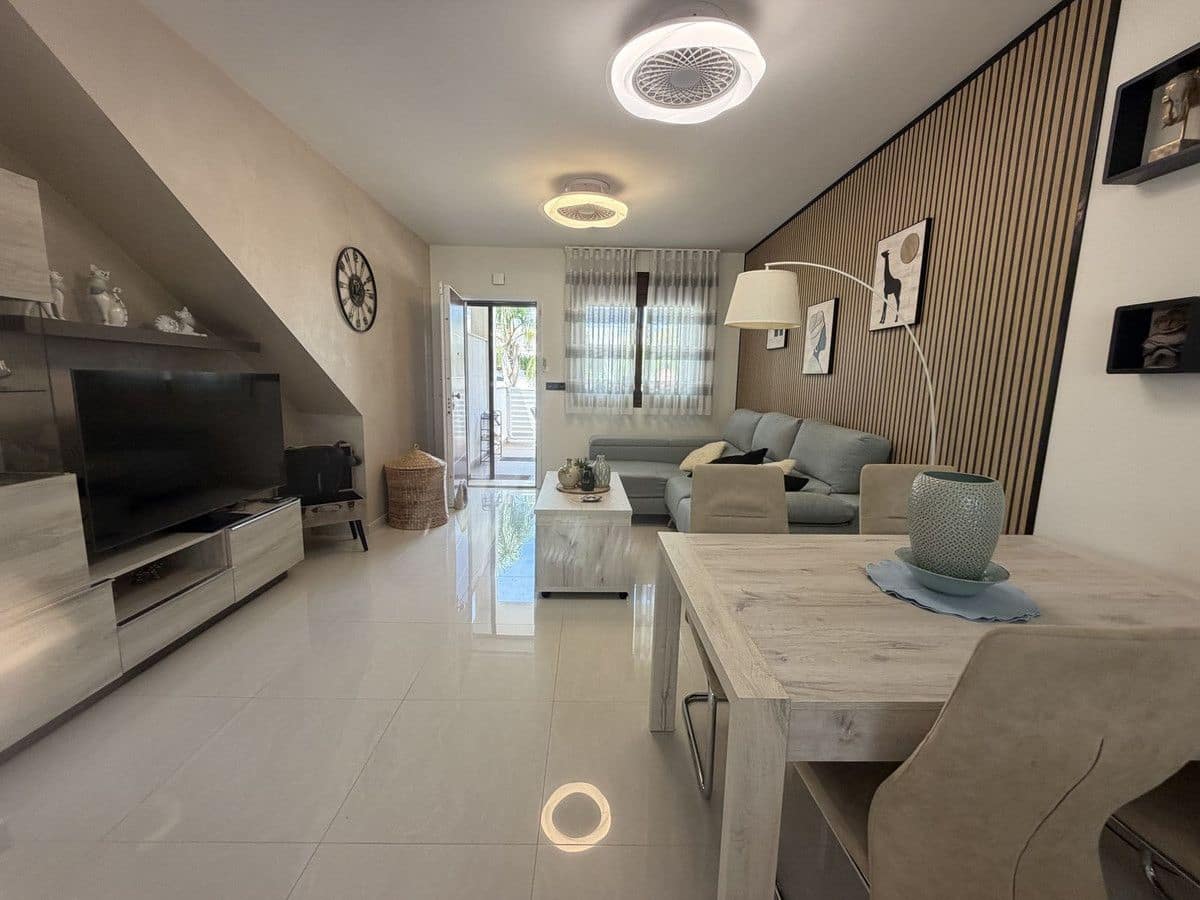 2 bedroom Apartment for sale in Los Altos with pool - € 285,000 (Ref: 10061440)