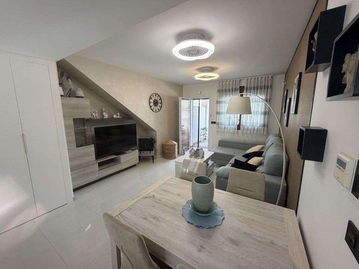 2 bedroom Apartment for sale in Los Altos with pool - € 285,000 (Ref: 10061440)