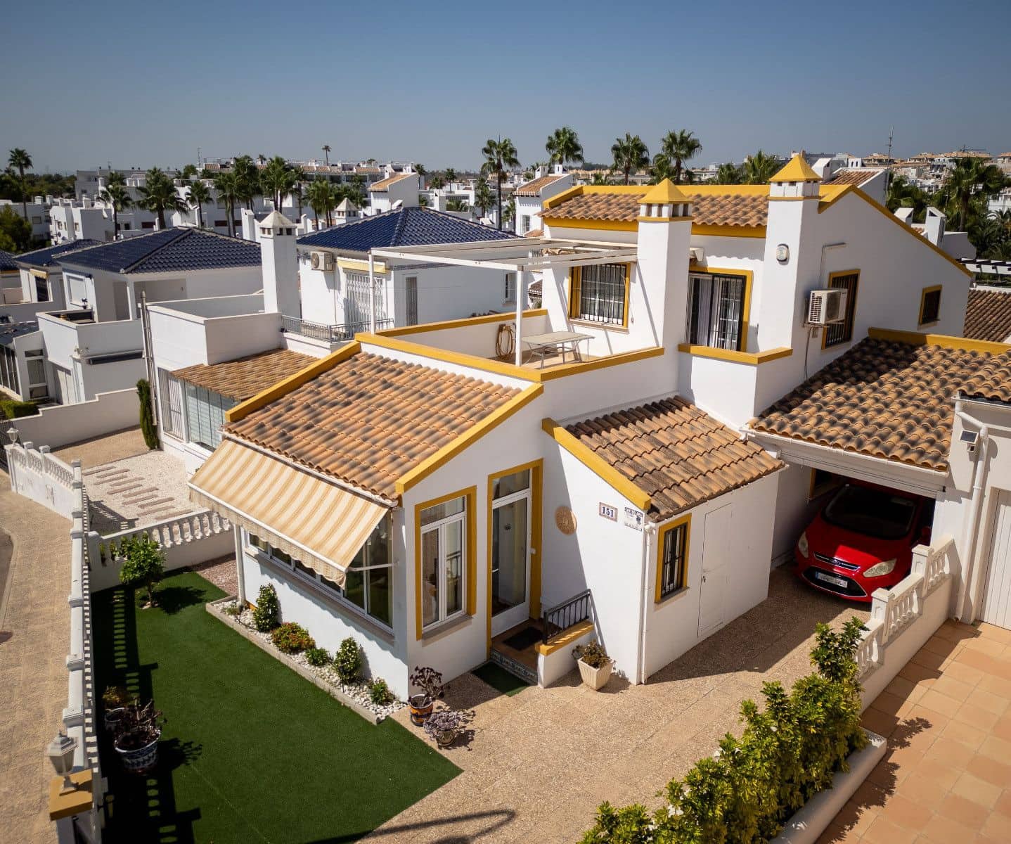 Chalet de 3 habitaciones en Orihuela Costa en venta con piscina - 374.900 € (Ref: 10061441)