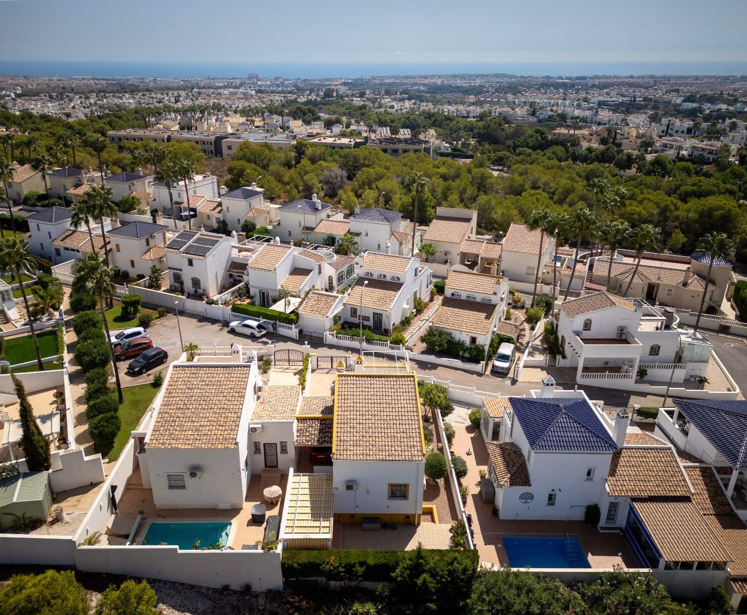 Chalet de 3 habitaciones en Orihuela Costa en venta con piscina - 374.900 € (Ref: 10061441)